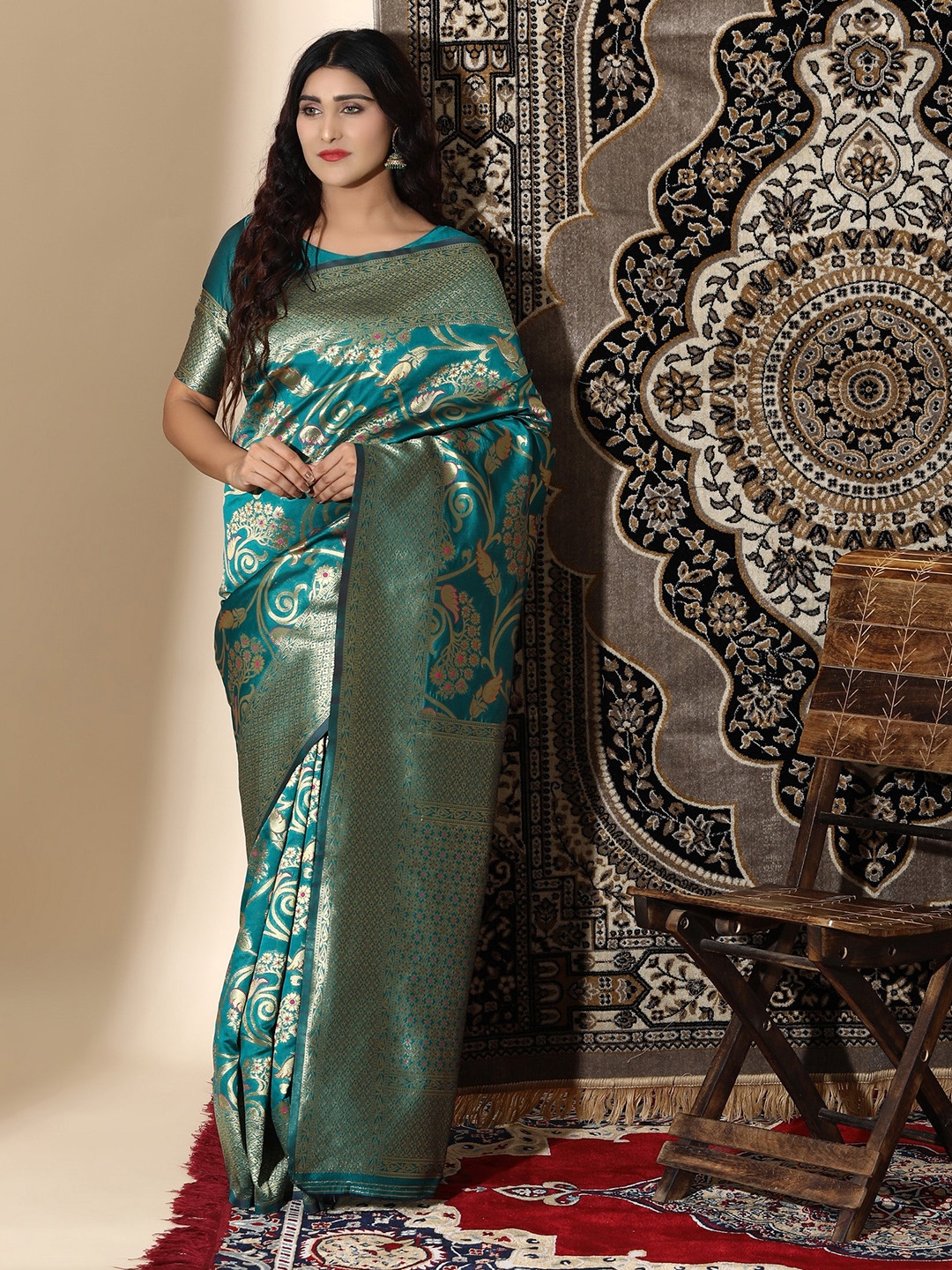

Glemora Floral Woven Design Zari Silk Blend Kanjeevaram Saree, Green