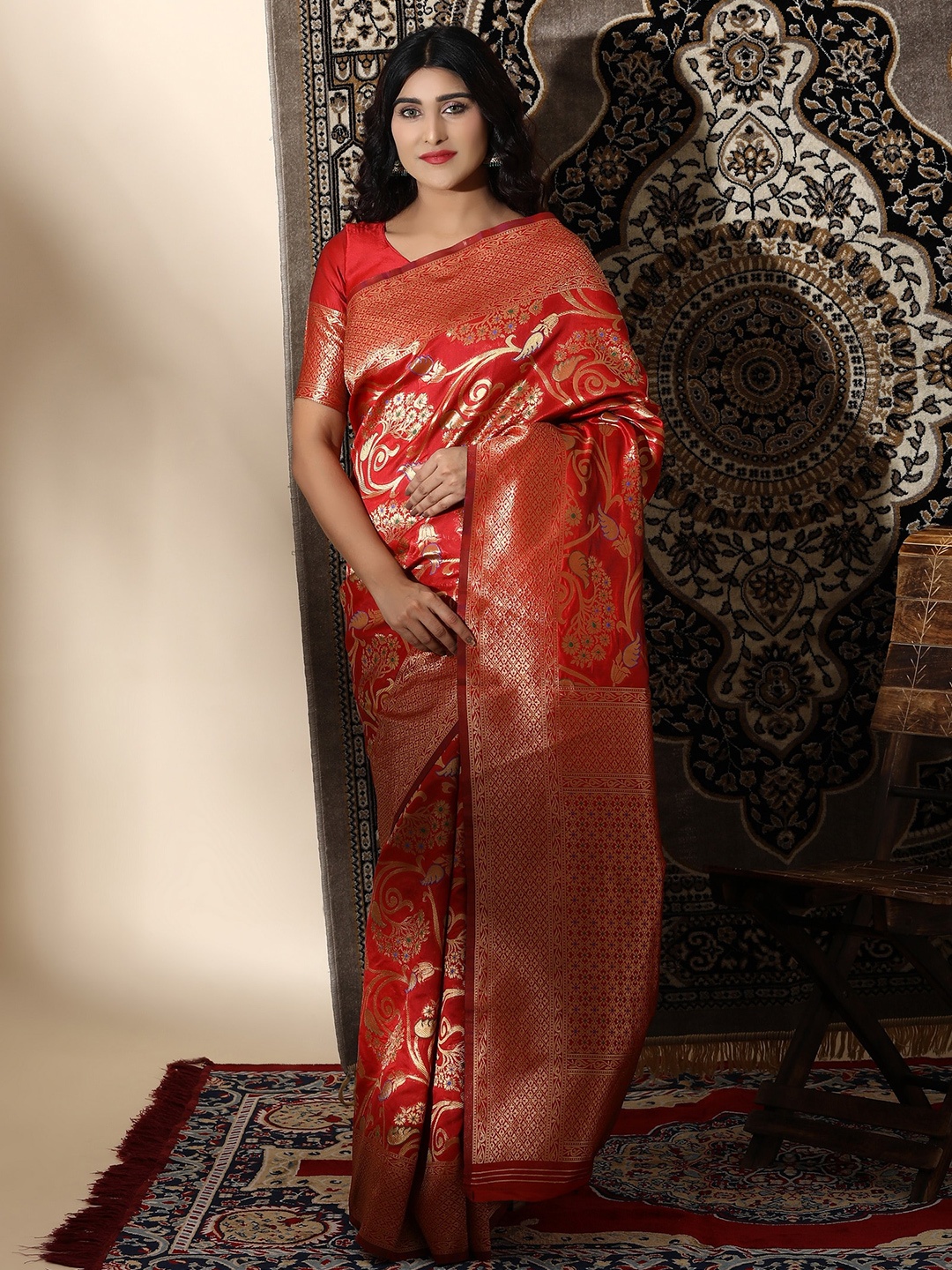 

Glemora Floral Woven Design Zari Silk Blend Kanjeevaram Saree, Red
