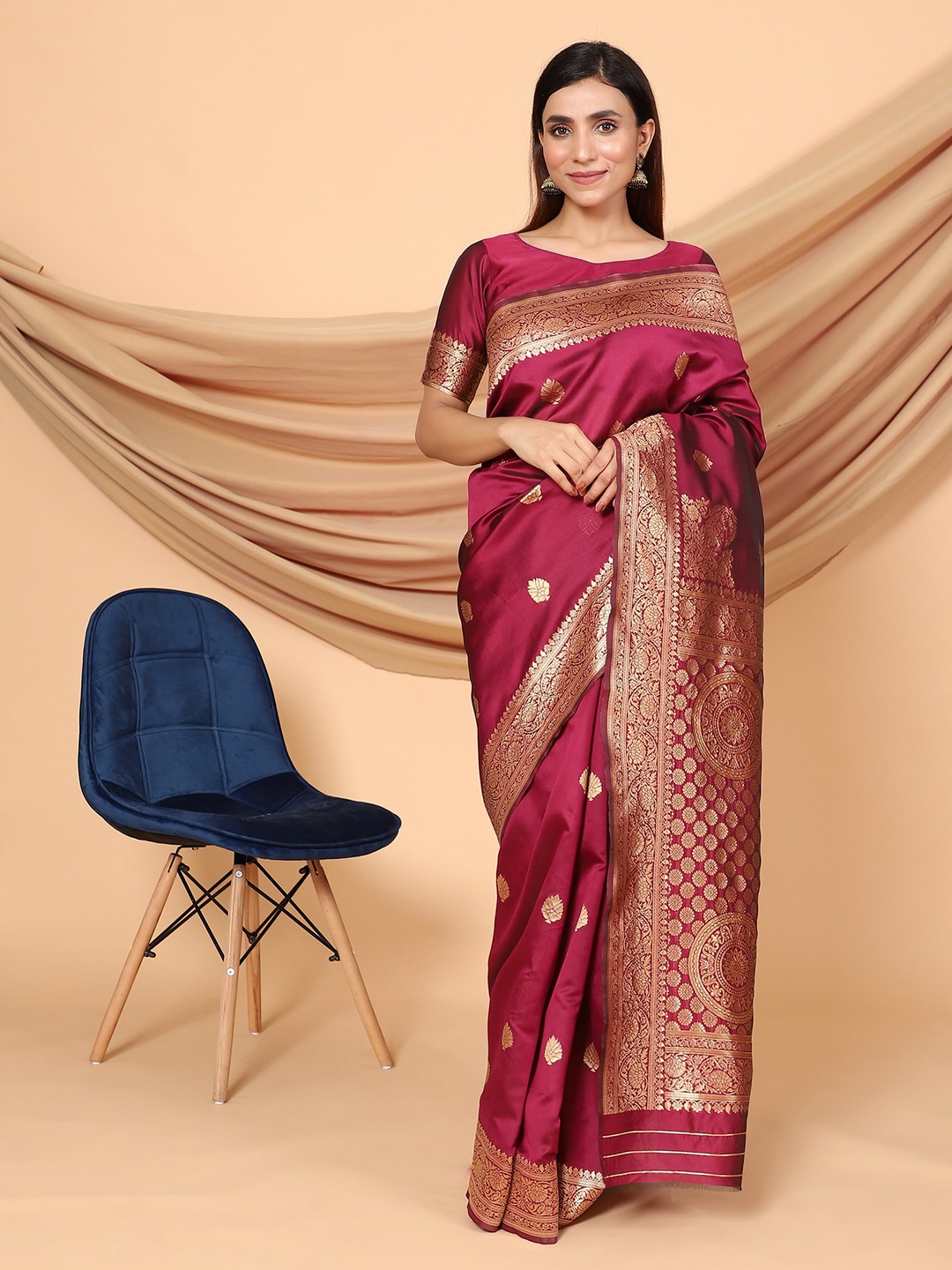 

Glemora Floral Woven Design Zari Kanjeevaram Saree, Magenta