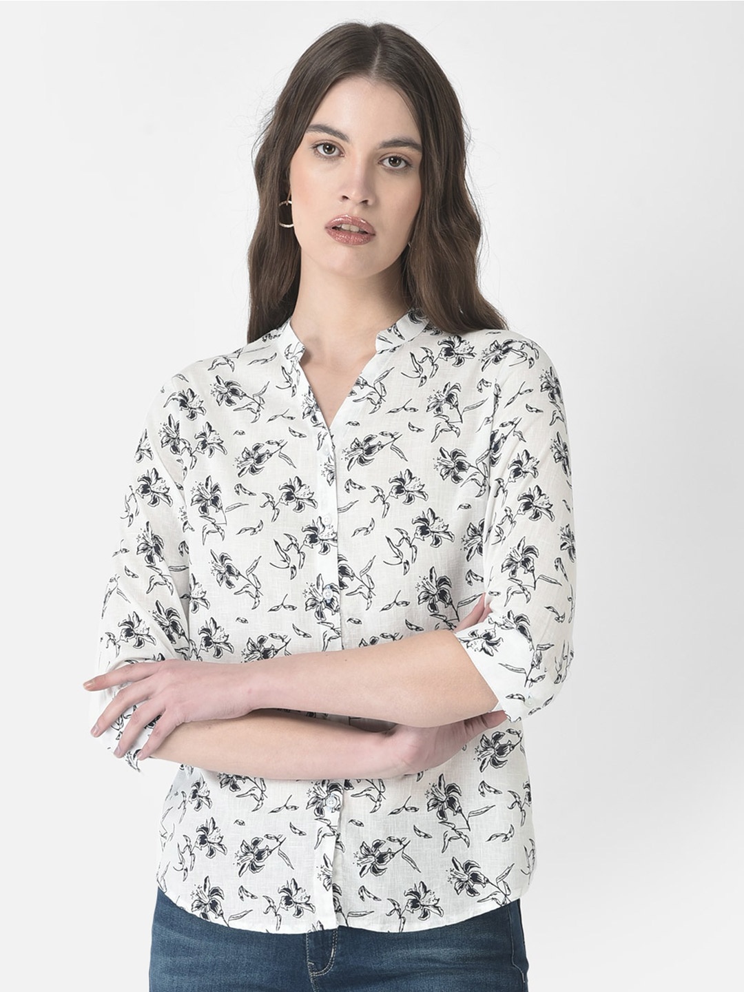 

Crimsoune Club Women White Slim Fit Floral Printed Casual Shirt