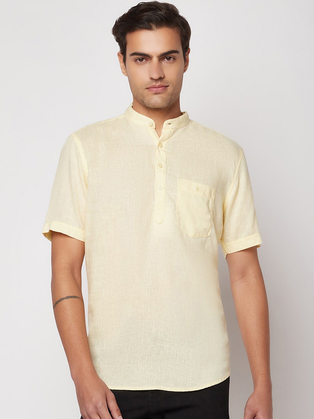 

Crimsoune Club Men Mandarin Collar Kurta, Yellow