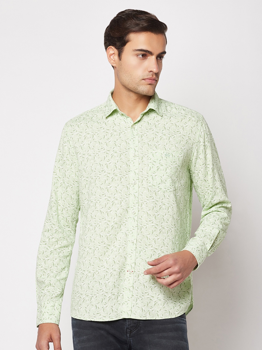 Crimsoune Club Men Green Comfort Floral Printed Casual Shirt
