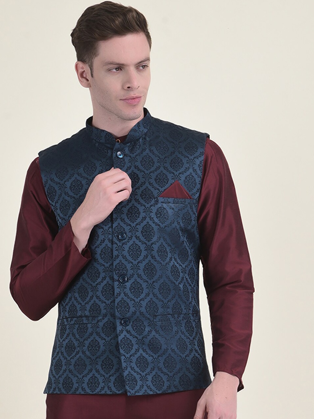 

HOUSE OF DEYANN Men Kurta with Trousers & Nehru Jacket, Brown