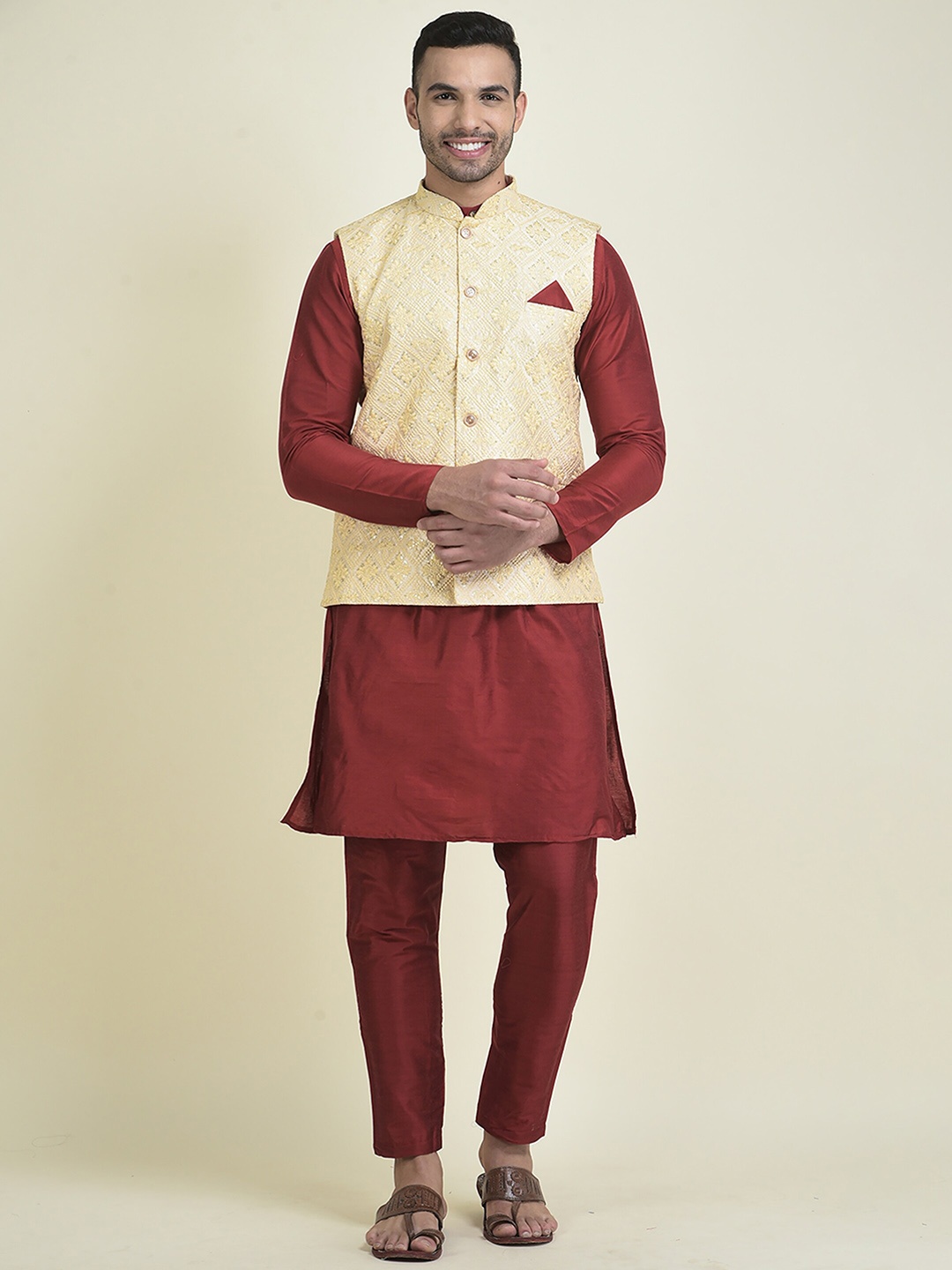 

HOUSE OF DEYANN Mandarin collar Kurta with Pyjamas & Nehru Jacket, Maroon