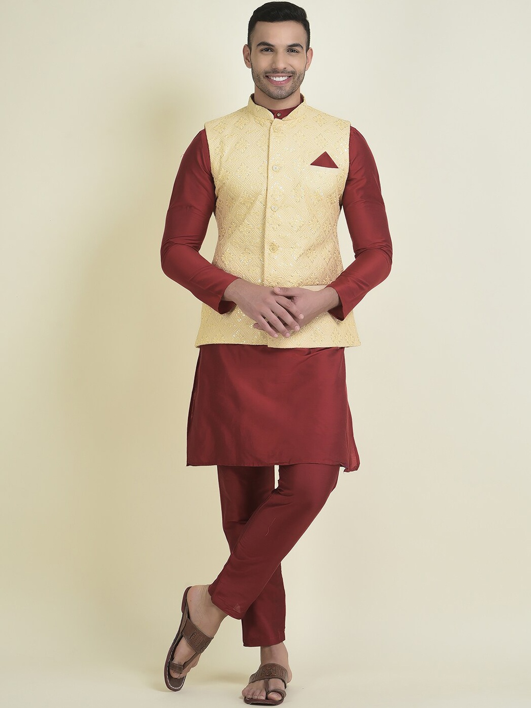 

HOUSE OF DEYANN Mandarin collar Kurta with Pyjamas & Nehru Jacket, Maroon