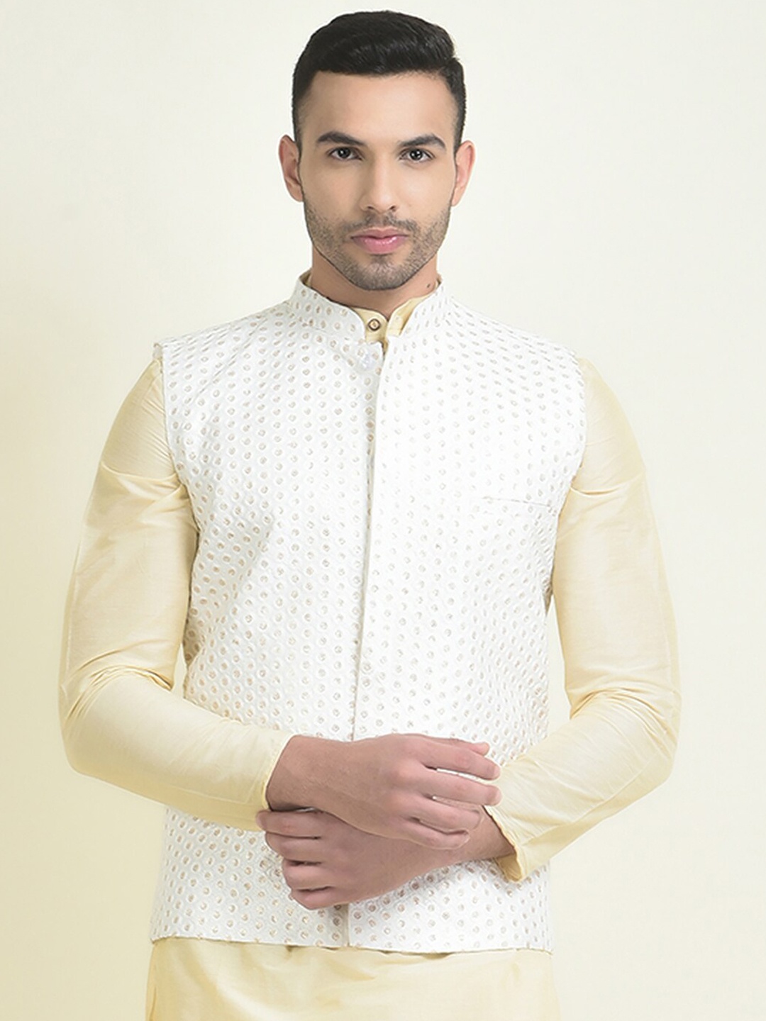 

HOUSE OF DEYANN Mandarin Collar Kurta With Pyjamas & Nehru Jacket, Off white