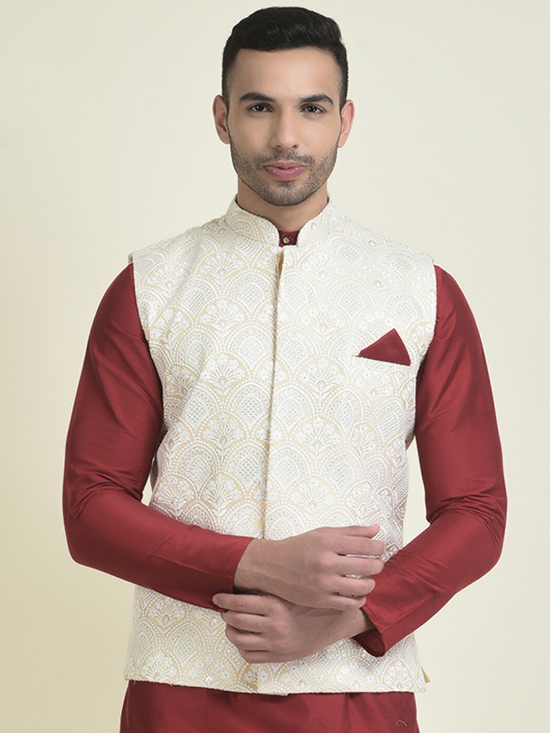 

HOUSE OF DEYANN Straight Mandarin Collar Kurta With Pyjamas & Nehru Jacket, Maroon