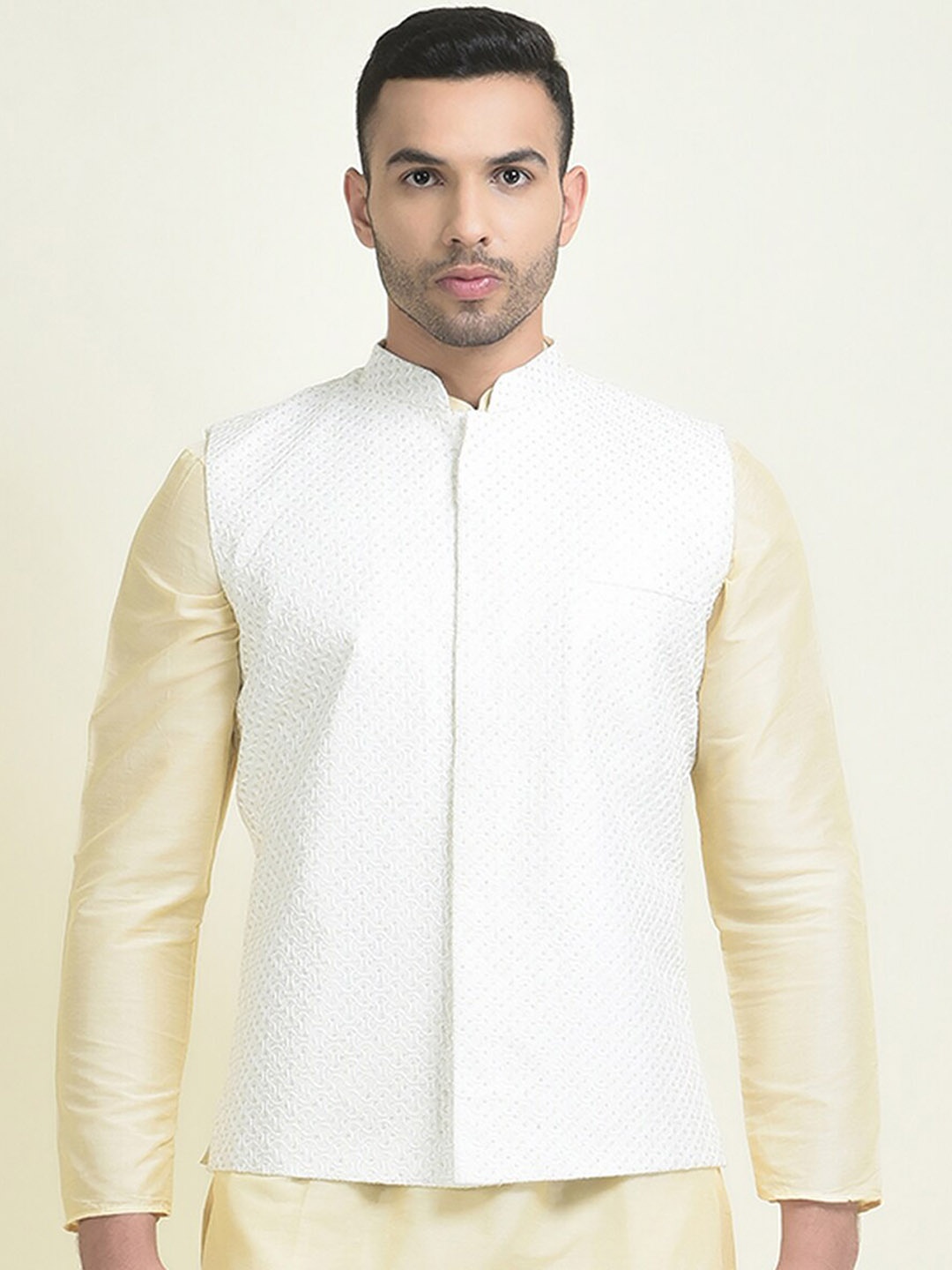 

HOUSE OF DEYANN Men Ethnic Motifs Embroidered Kurta with Pyjamas & Nehru Jacket, Off white