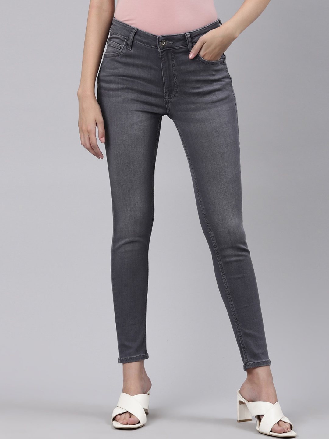 

American Bull Women Slim Fit Light Fade Jeans, Grey