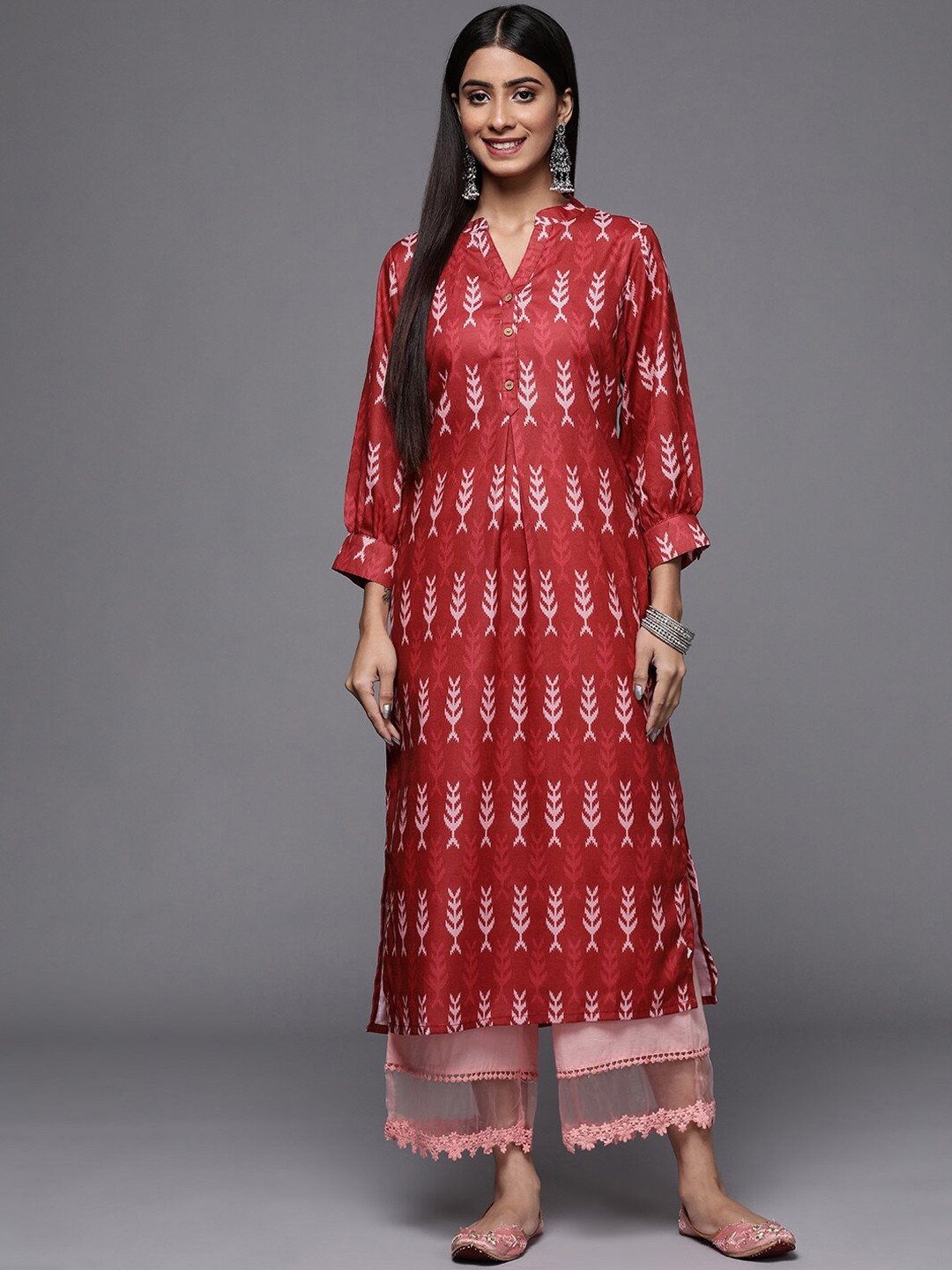 

Varanga Geometric Printed Cotton Thread Work Kurta, Red
