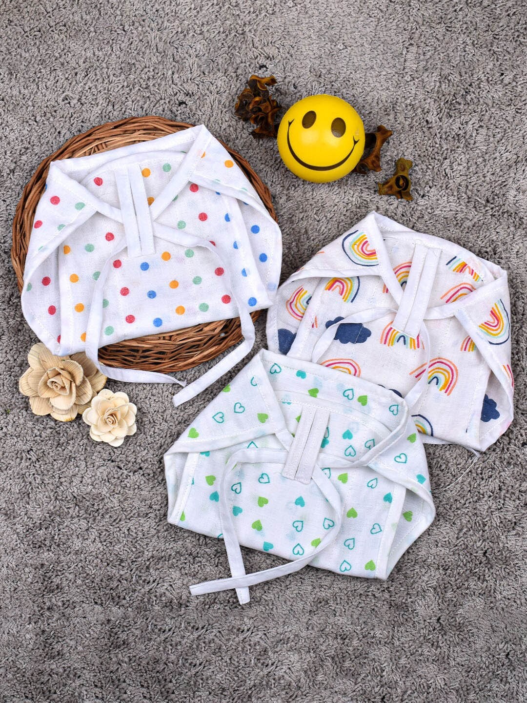 

Moms Home Infants Set Of 3 Printed Organic Cotton Muslin Nappies, White