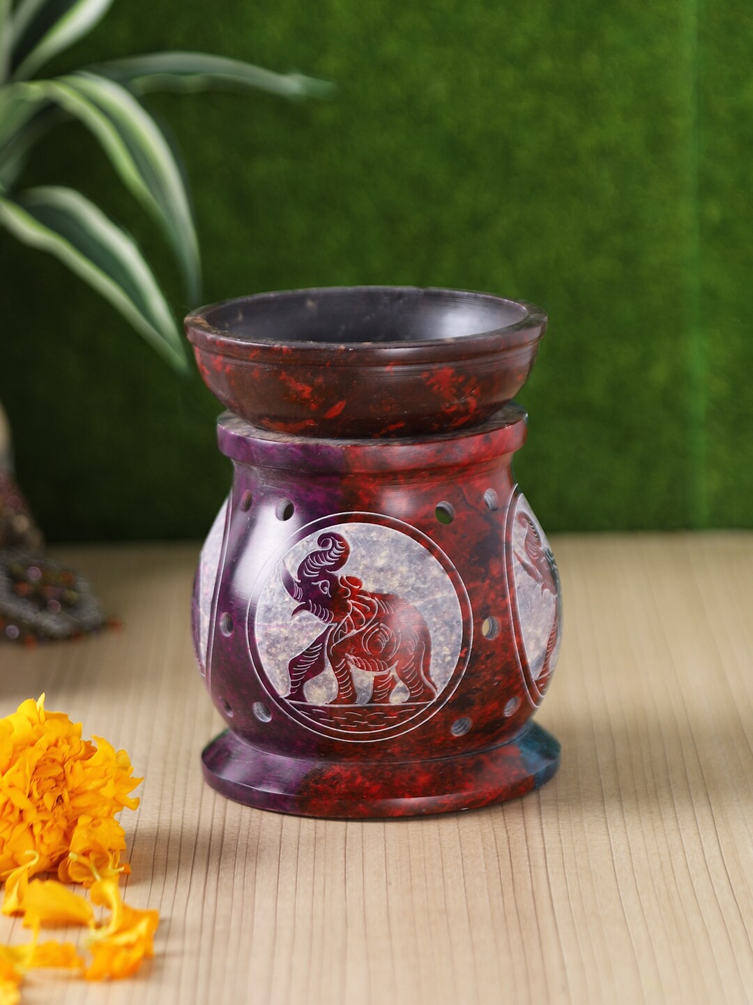 

Aapno Rajasthan Brown & Maroon Ethnic Motif Soapstone Aroma Oil Diffuser