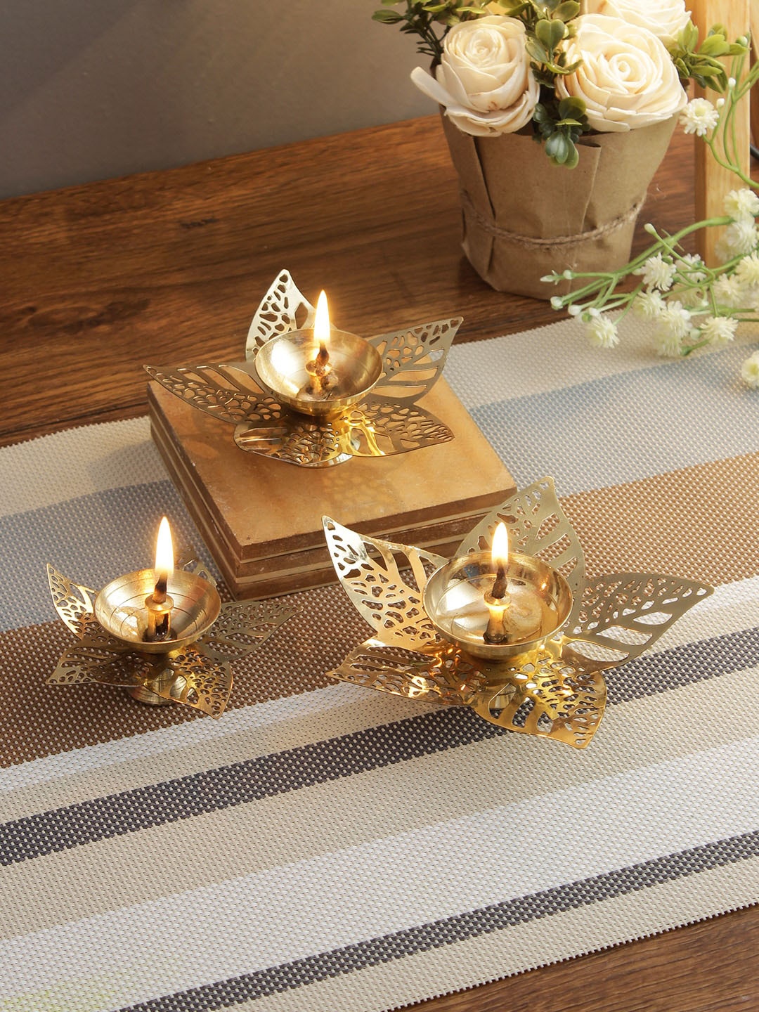 

Aapno Rajasthan Gold-Toned 3 Pcs Leaf Shaped Metal Diyas