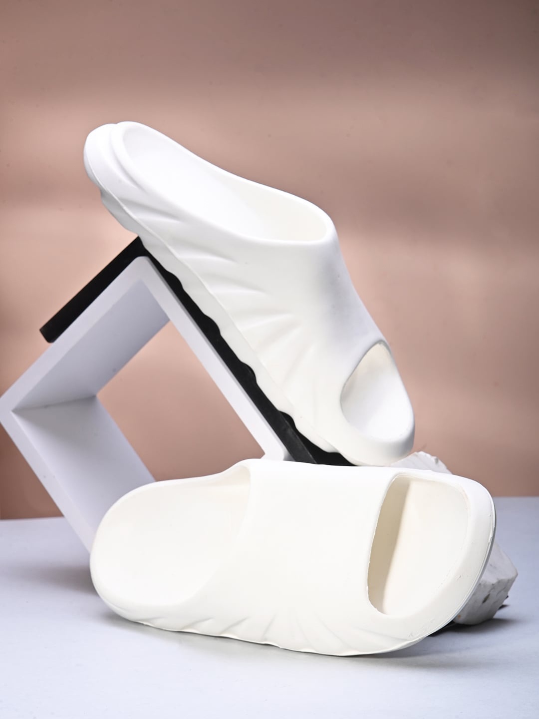 

HRX by Hrithik Roshan Men Open Toe Sliders, White