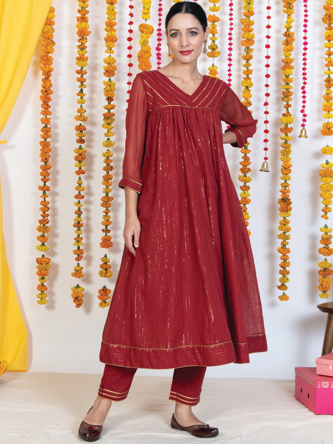 

AKISO V Neck Gotta Patti Gathered Cotton Anarkali Kurta, Red