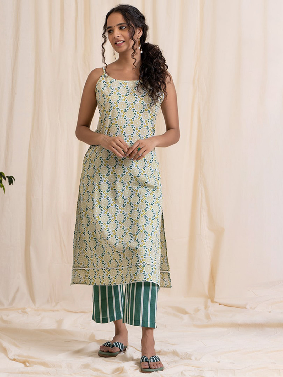 

AKISO Shoulder Straps Ethnic Motifs Printed Pure Cotton Kurta, Green