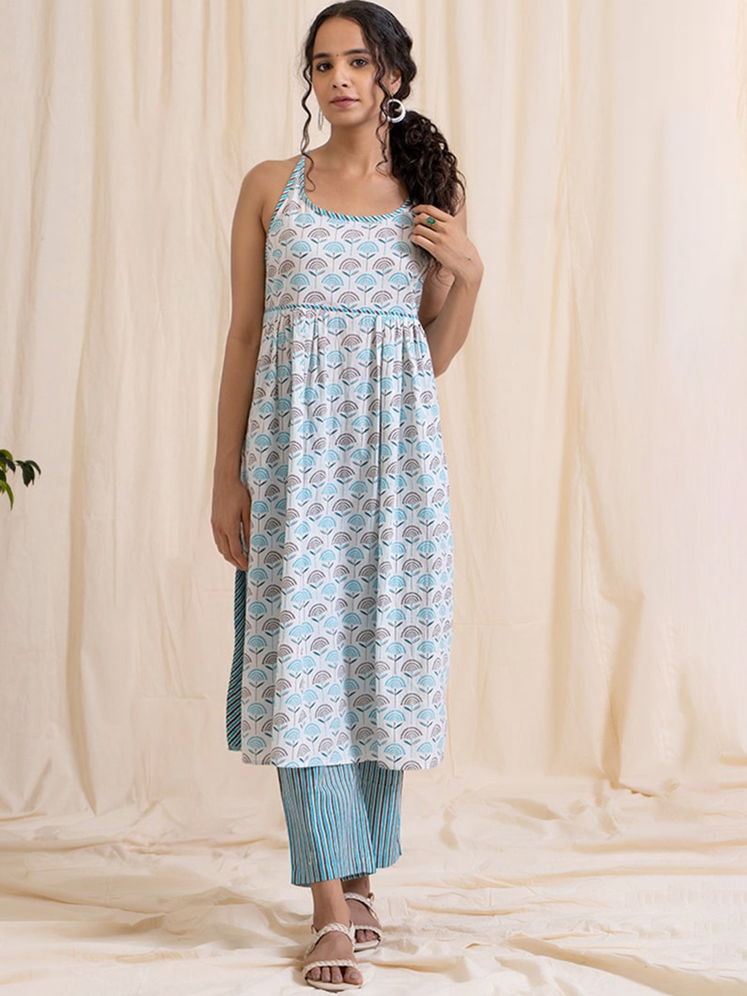 

AKISO Ethnic Motifs Printed Halter Neck Sleeveless Pure Cotton Kurta, Blue