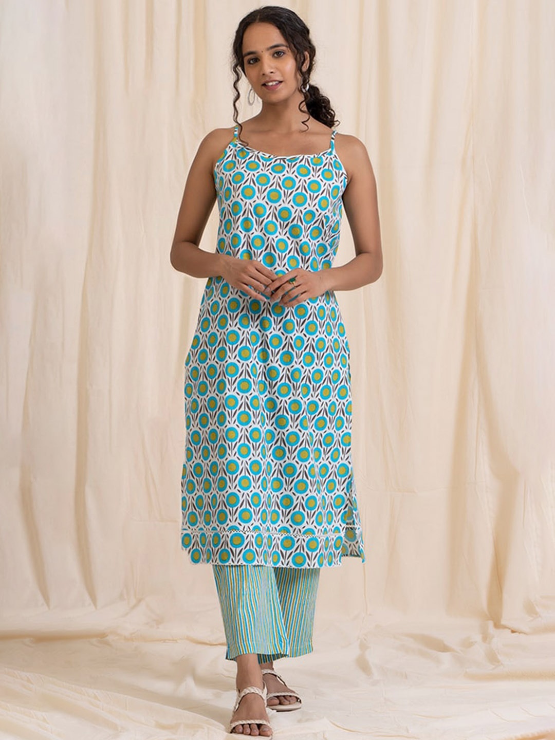 

AKISO Floral Printed Shoulder Strap Sleeveless Kurta, White