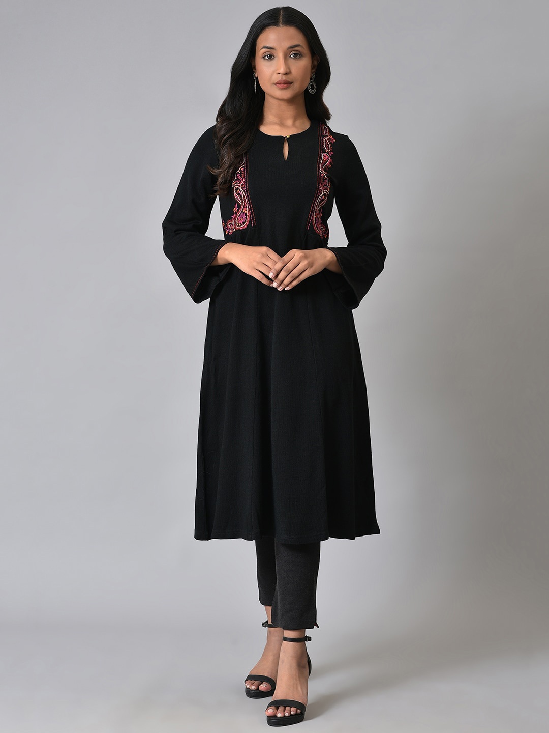 

W Paisley Embroidered Keyhole Neck Flared Sleeves Thread Work Acrylic Kurta, Black
