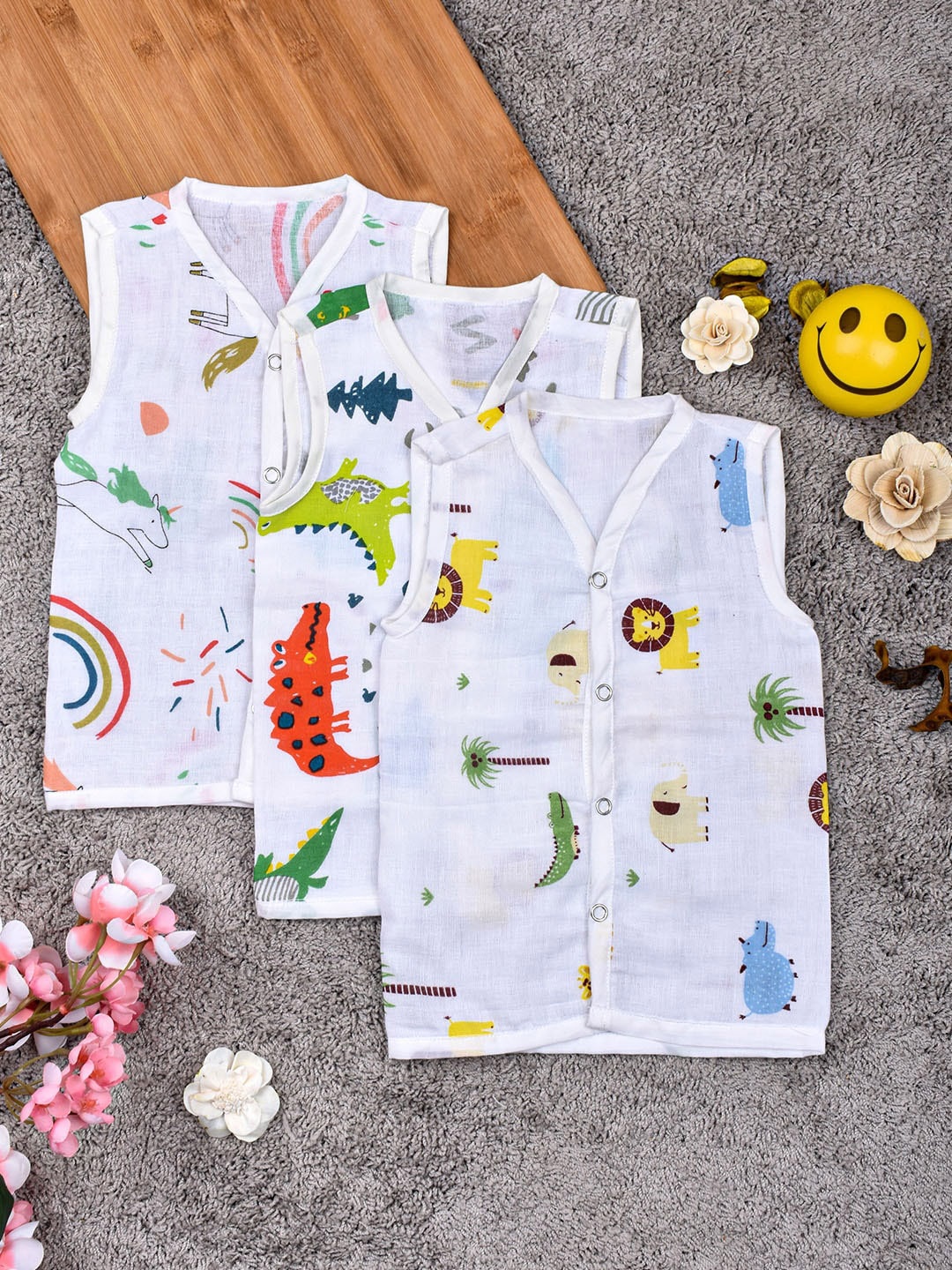 

Moms Home Infants Pack Of 3 Printed Organic Cotton Muslin Jhabla, White