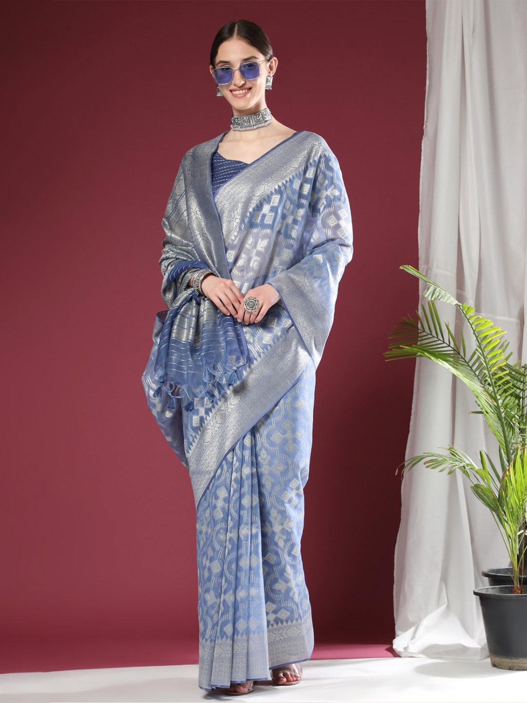 

VISHNU WEAVES Ethnic Motifs Woven Design Zari Pure Linen Jamdani Saree, Blue