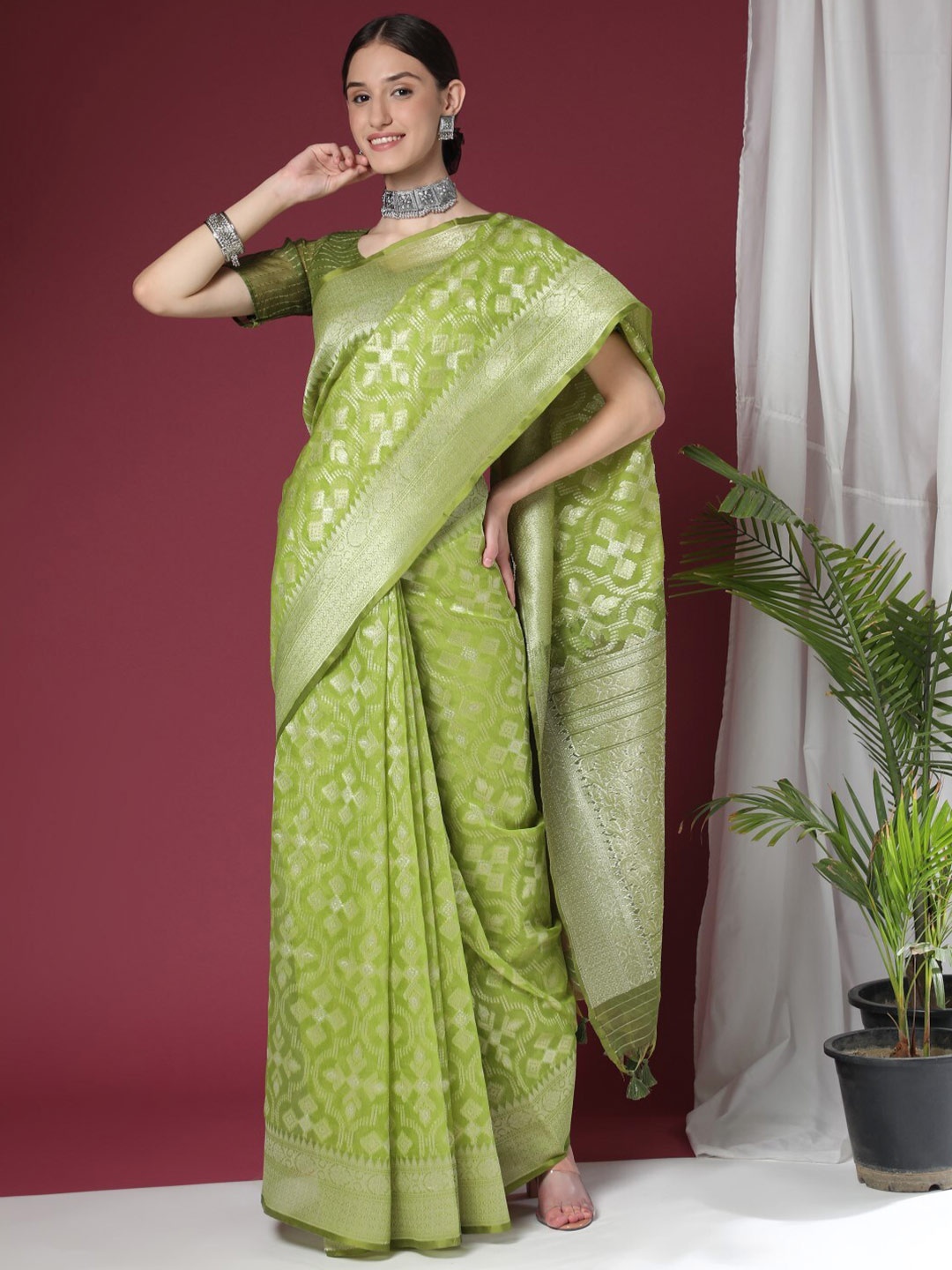 

VISHNU WEAVES Ethnic Motifs Woven Design Zari Pure Linen Jamdani Saree, Olive