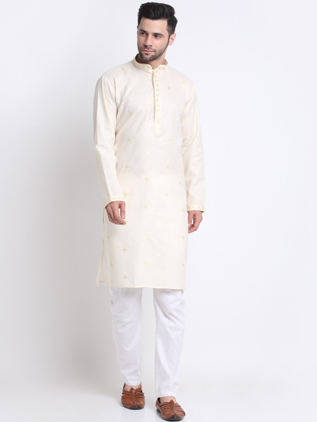 

KRAFT INDIA Floral Embroidered Sequinned Mandarin collar Kurta with Trousers, Cream