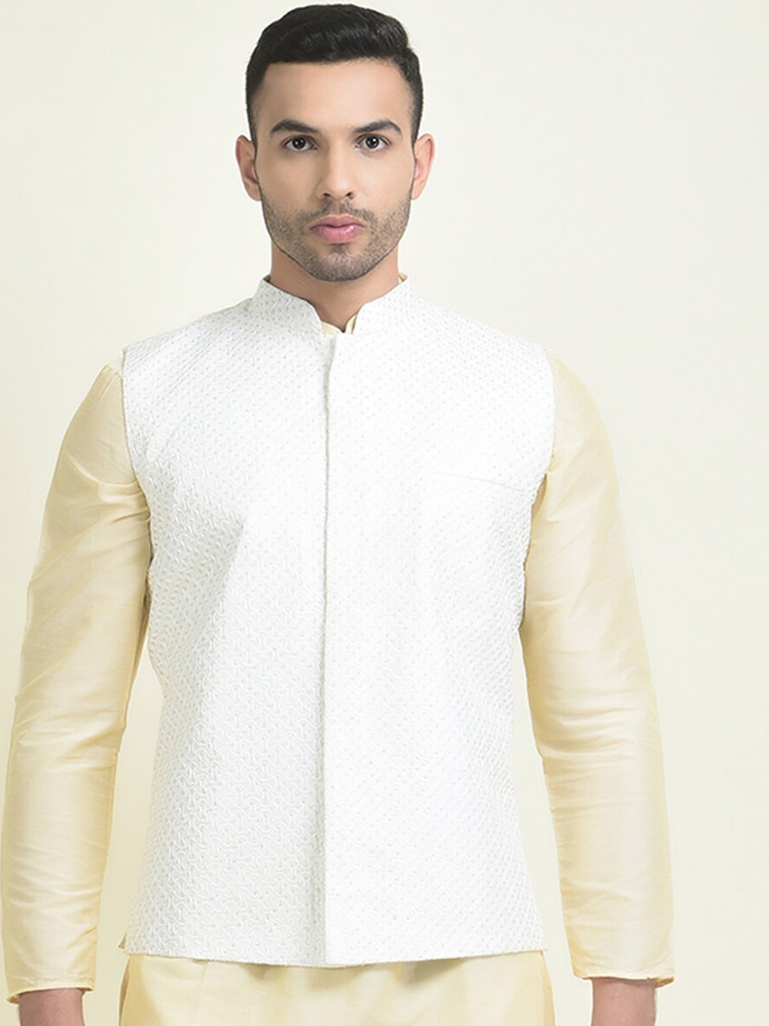 

HOUSE OF DEYANN Embroidered Mandarin Collar Nehru Jackets, Off white