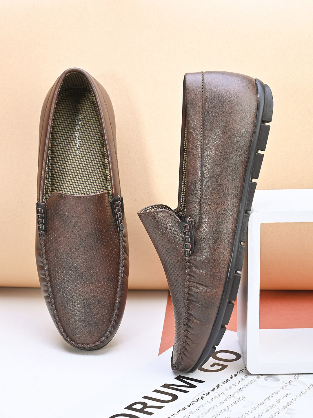 

Mast & Harbour Men Textured Lightweight Loafers, Brown