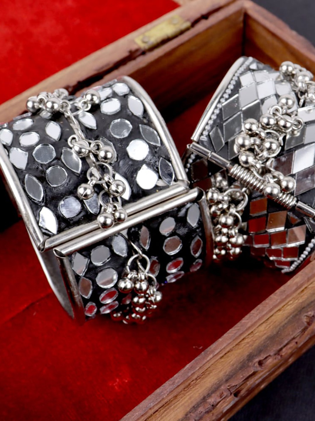 

VAGHBHATT Set Of 2 Sterling Silver Mirror Silver-Plated Cuff Bracelet, Black