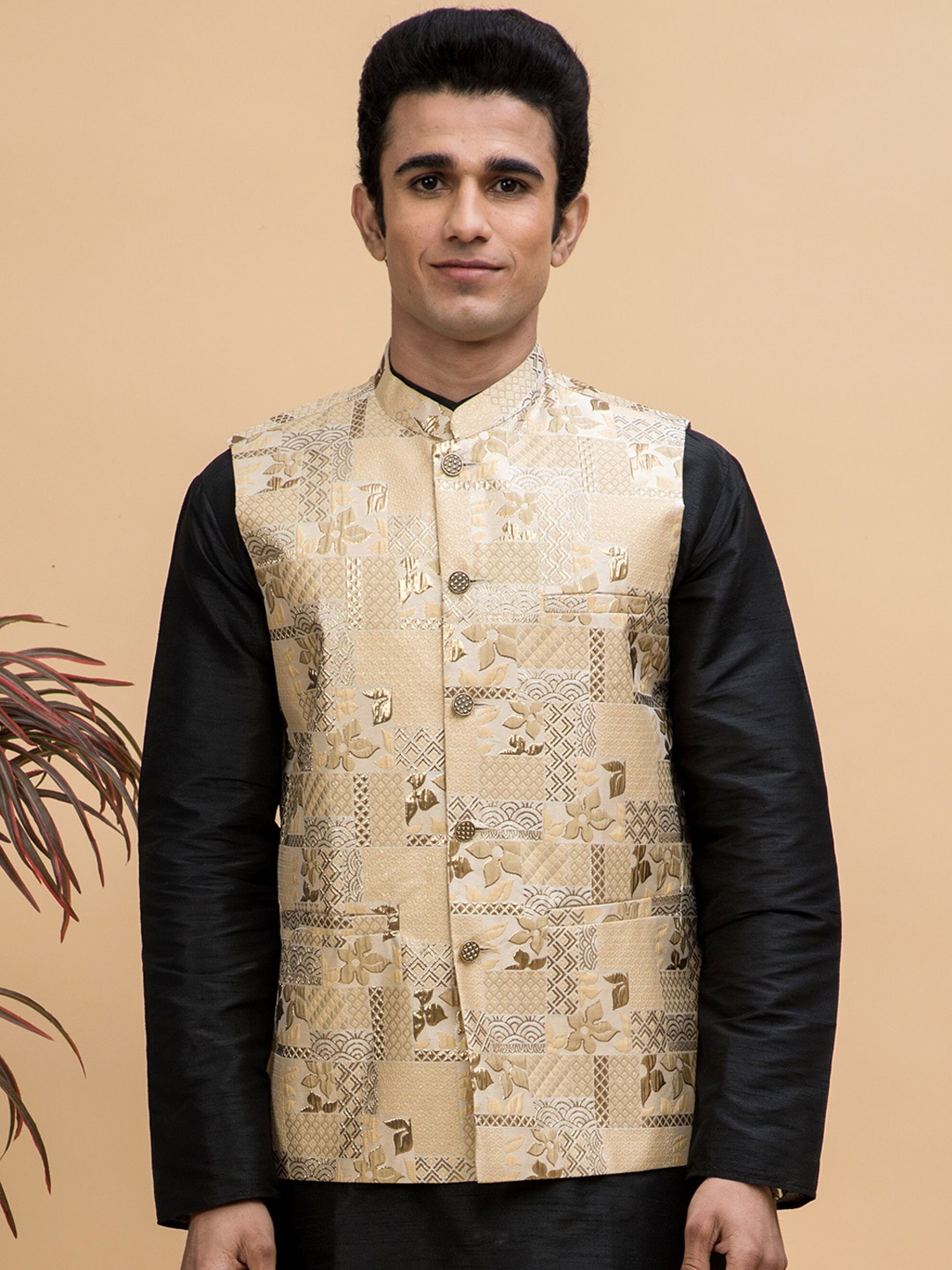 

NEUDIS Straight Kurta With Pyjamas & Nehru Jacket, Black