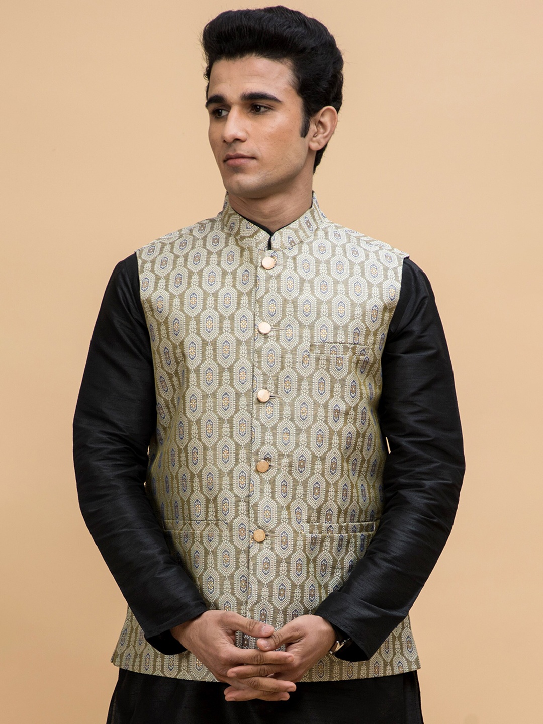 

NEUDIS Straight Kurta With Pyjamas & Nehru Jacket, Black