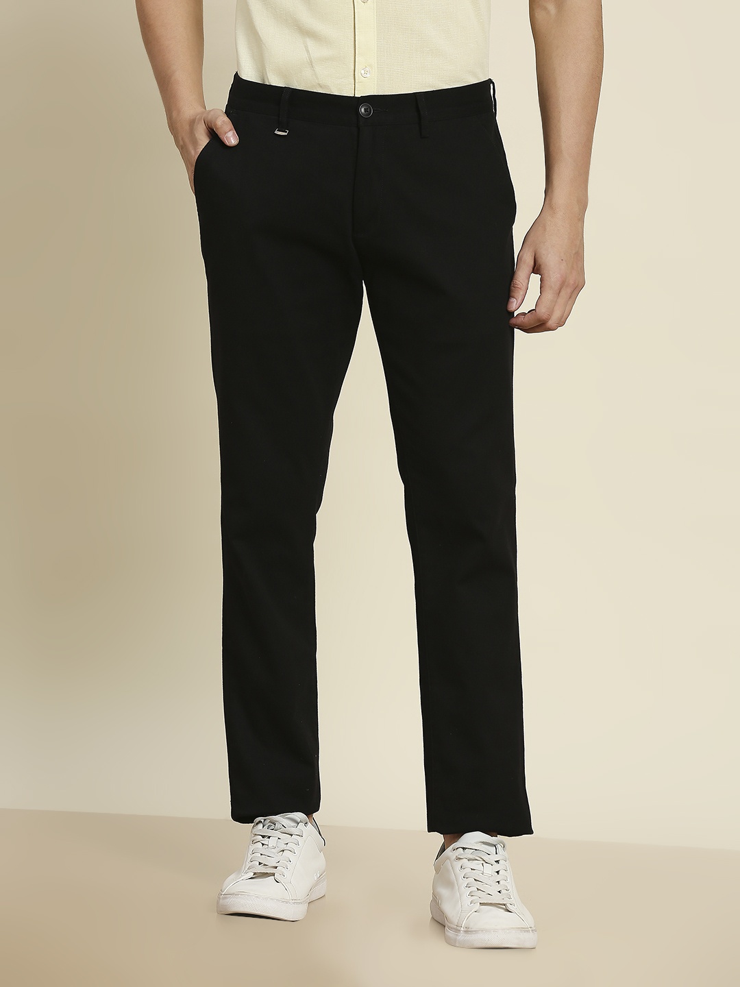 

INVICTUS Men Classic Slim Fit Formal Trousers, Black