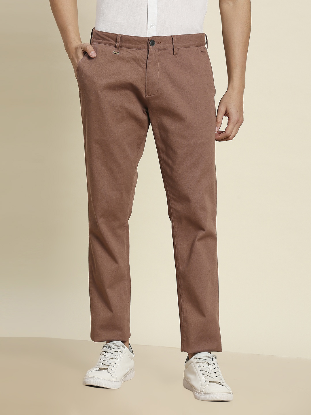 

INVICTUS Men Classic Slim Fit Flat-Front Chinos Trousers, Tan