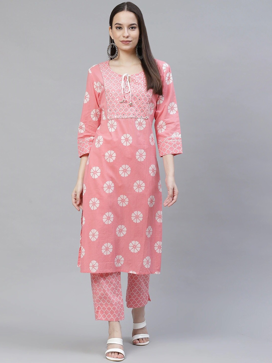 

Meeranshi Floral Printed Gotta Patti Liva Kurta With Trousers, Pink