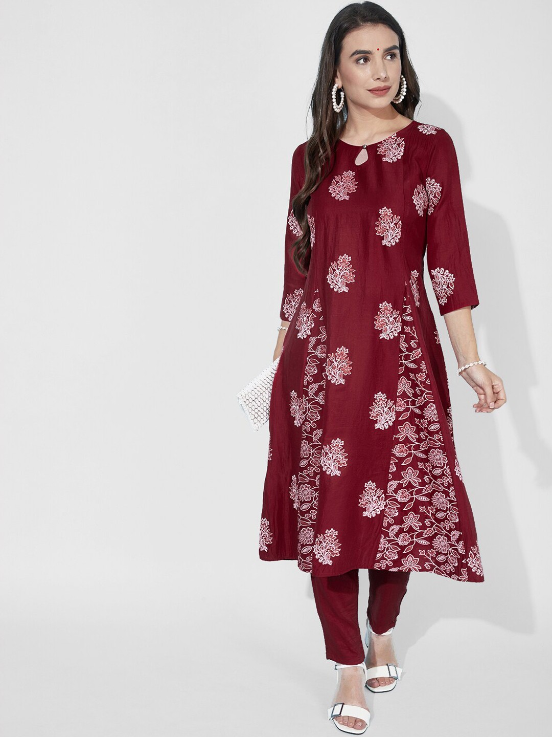 

SKYLEE Floral Printed Keyhole Neck A-Line Panelled Kurta with Trousers, Maroon