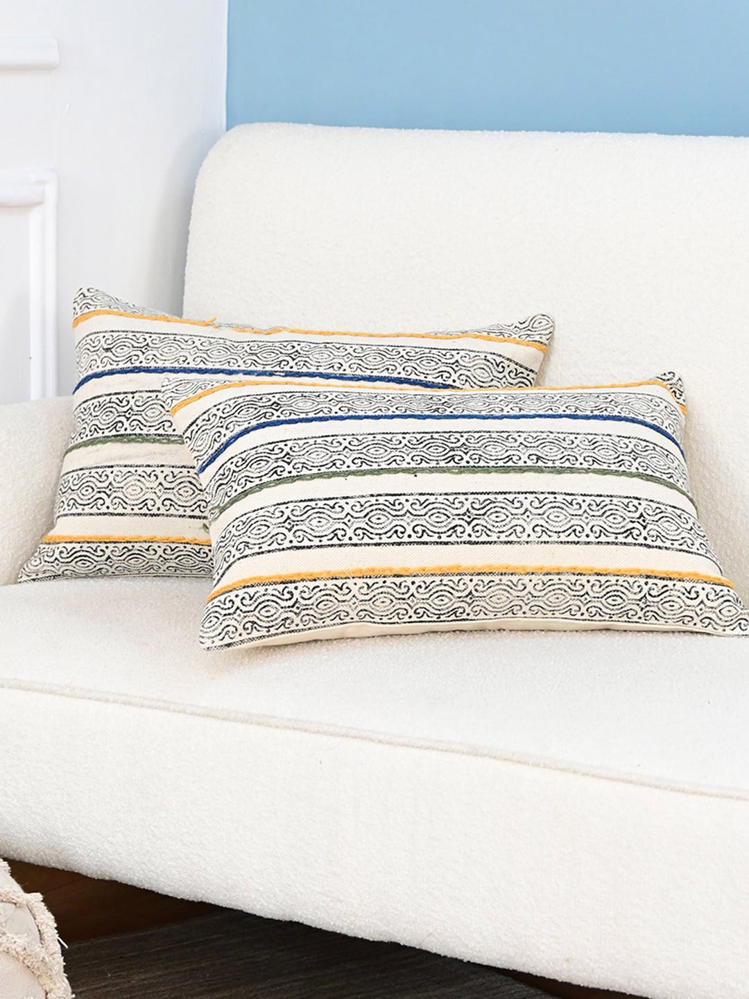 

Art Avenue White & Black Ethnic Motifs Cotton Rectangle Cushion Cover