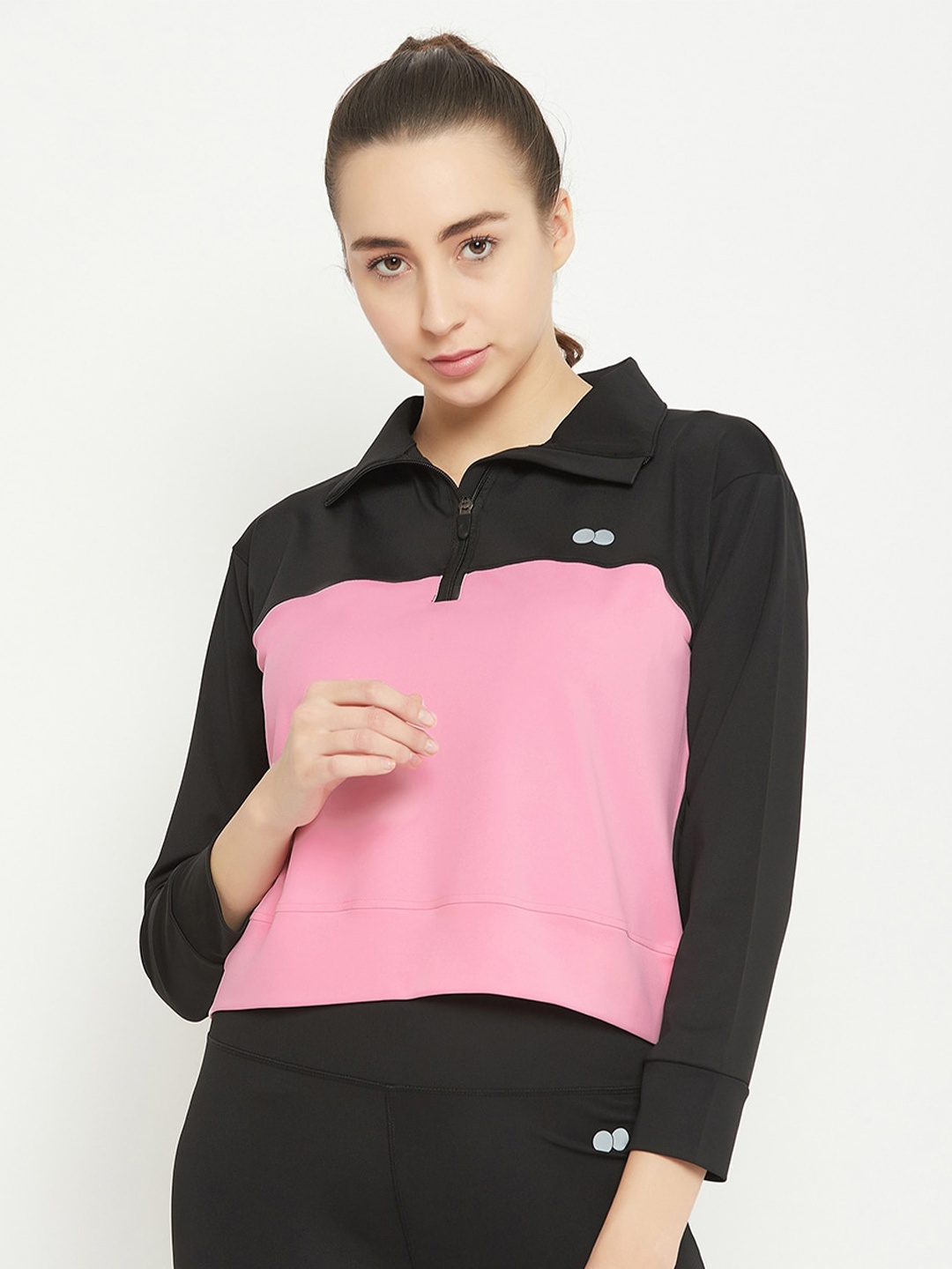 

Clovia Women Colourblocked Comfort-Fit Active T-shirt, Black