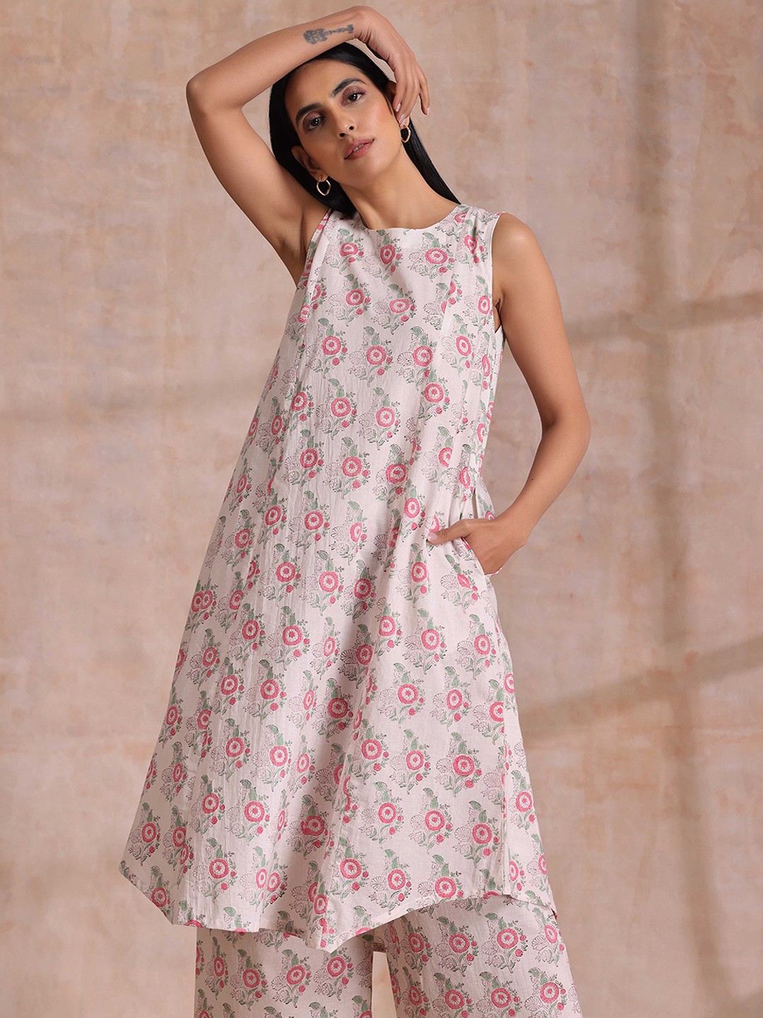 

trueBrowns Floral Block Printed Pure Cotton A-Line Kurta With Palazzos, White