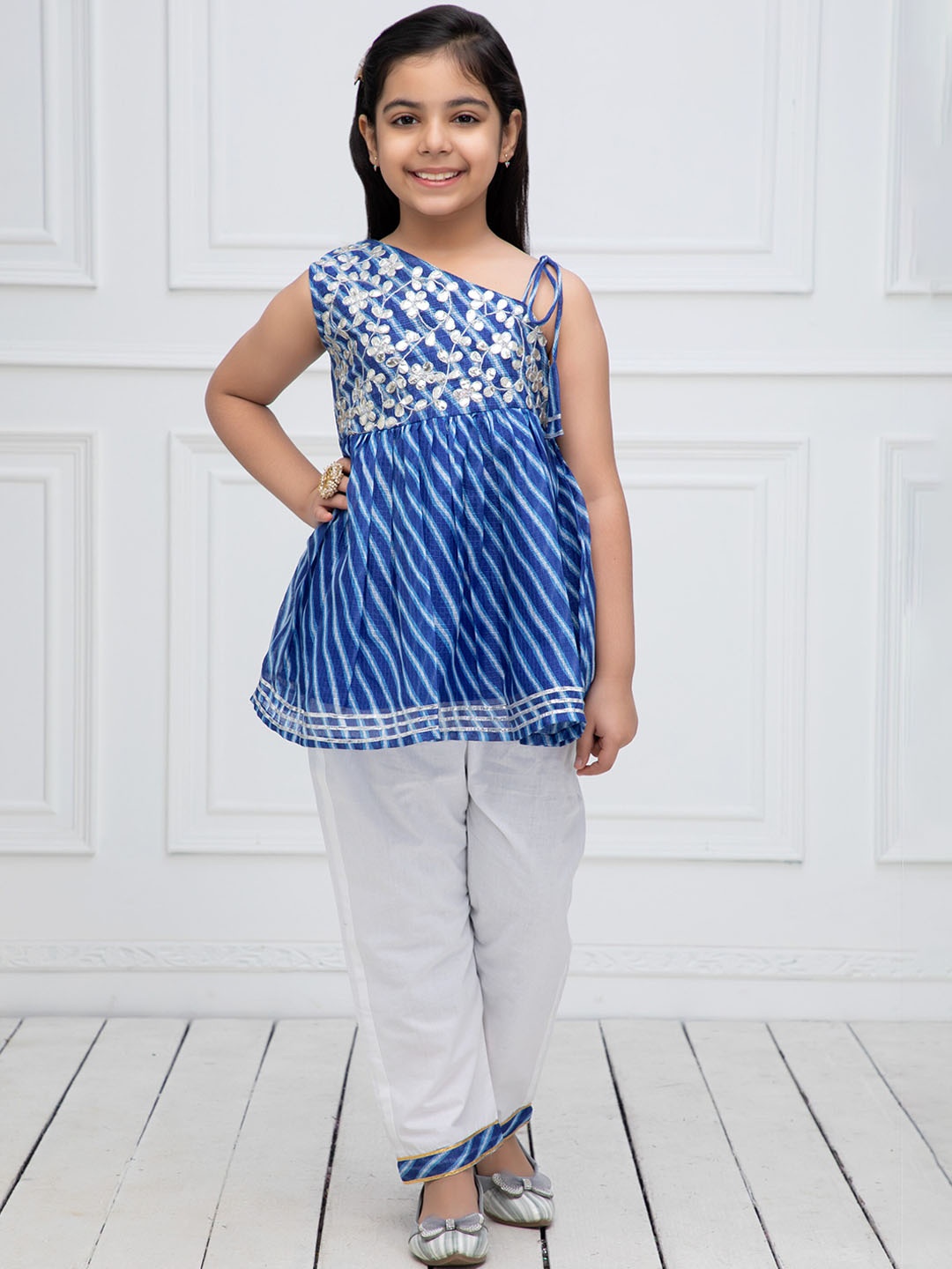 

NEUDIS Girls Leheriya Gotta Patti Chanderi Cotton Kurti with Trousers, Blue