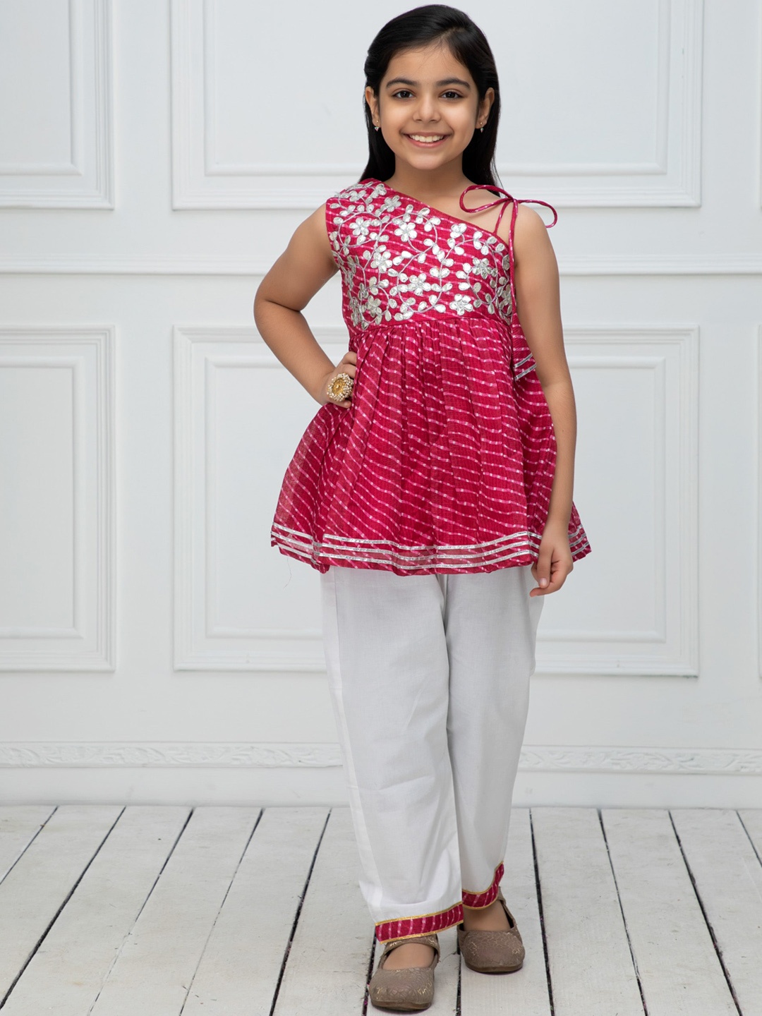 

NEUDIS Girls Leheriya Gotta Patti Chanderi Cotton Kurti with Trousers, Red