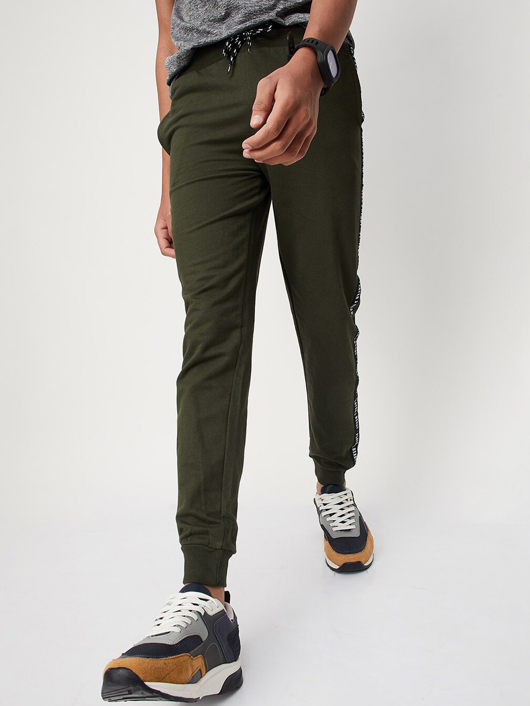 

max Boys Side Printed Detail Pure Cotton Relaxed-Fit Joggers, Olive