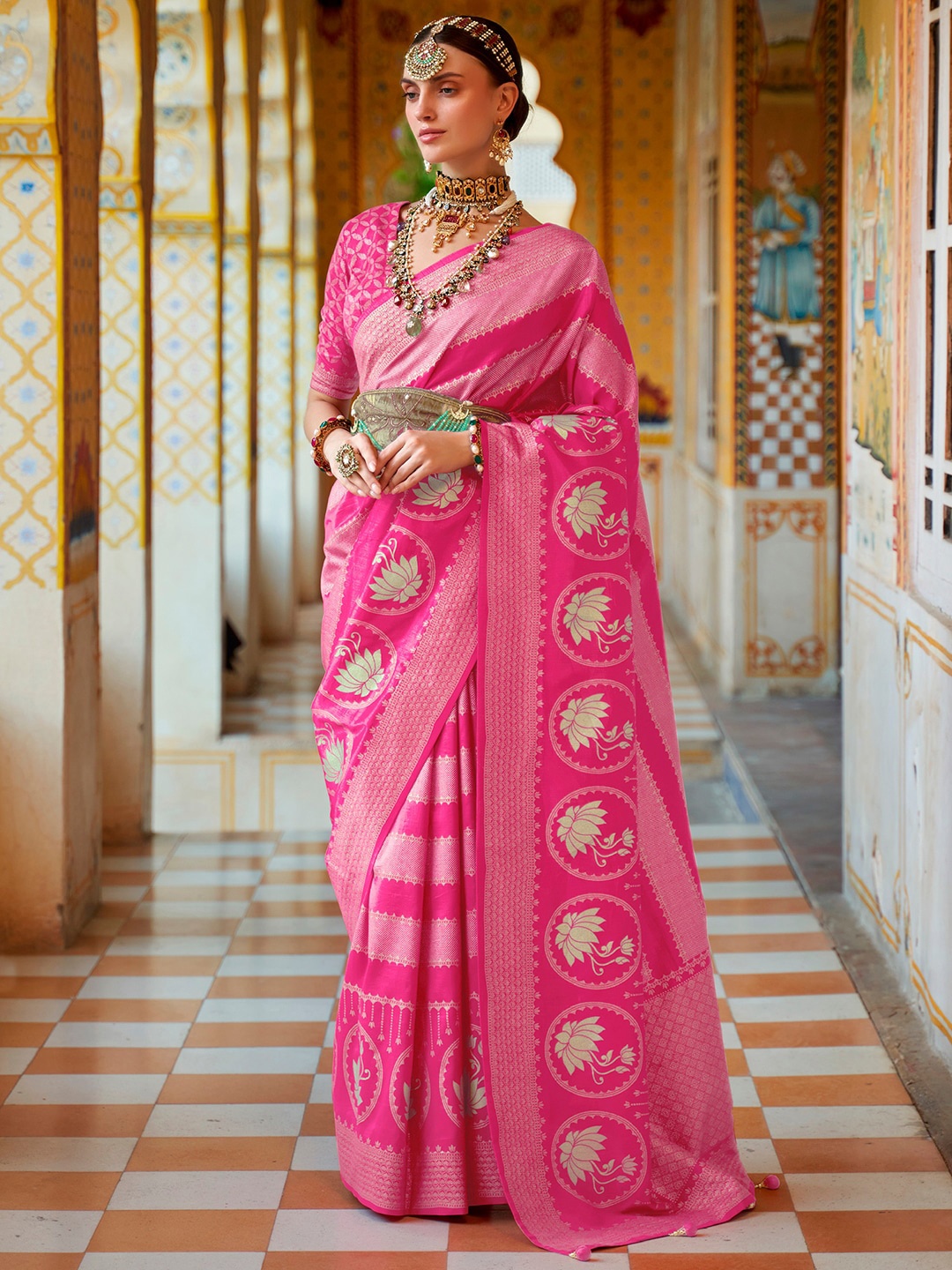 

Anouk Floral Woven Design Zari Banarasi Saree, Pink