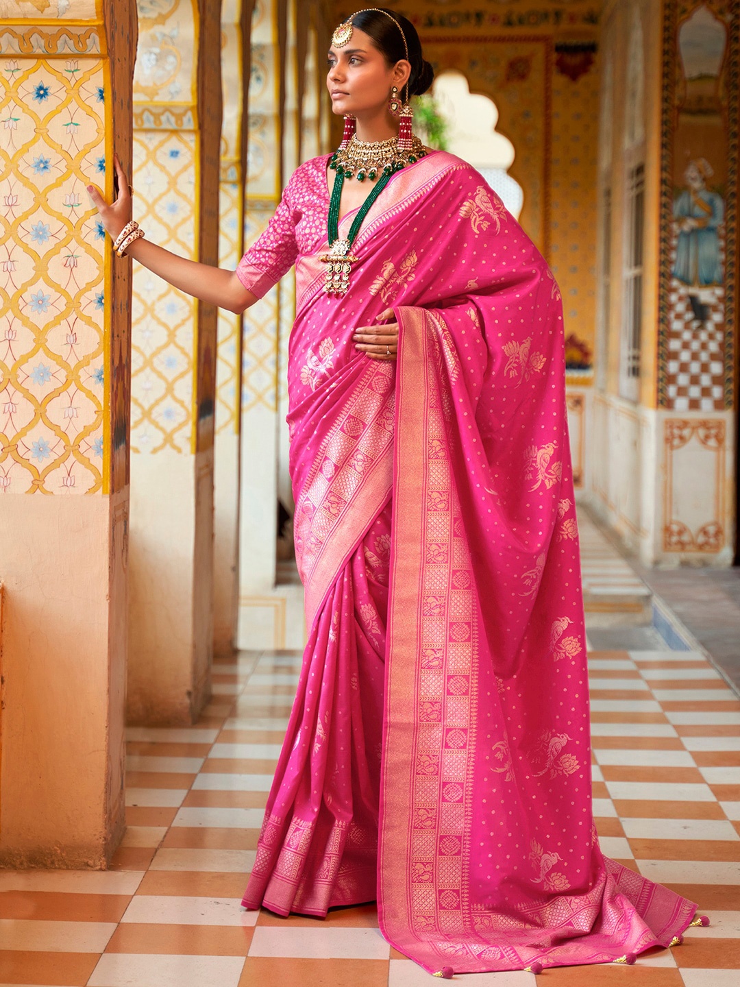 

Anouk Ethnic Motif Woven Design Zari Banarasi Saree, Pink