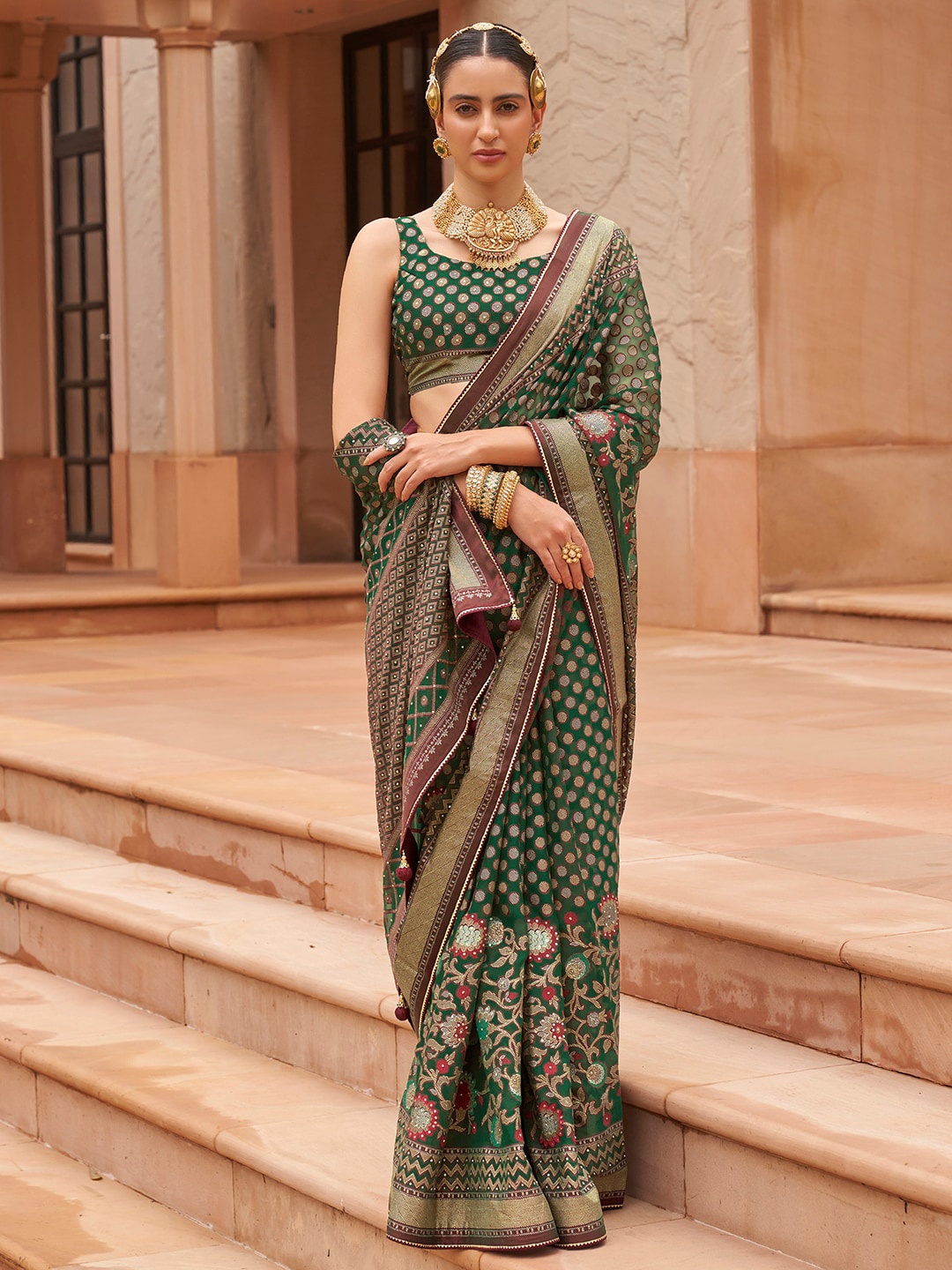 

Anouk Floral Brasso Embellished Banarasi Saree, Green