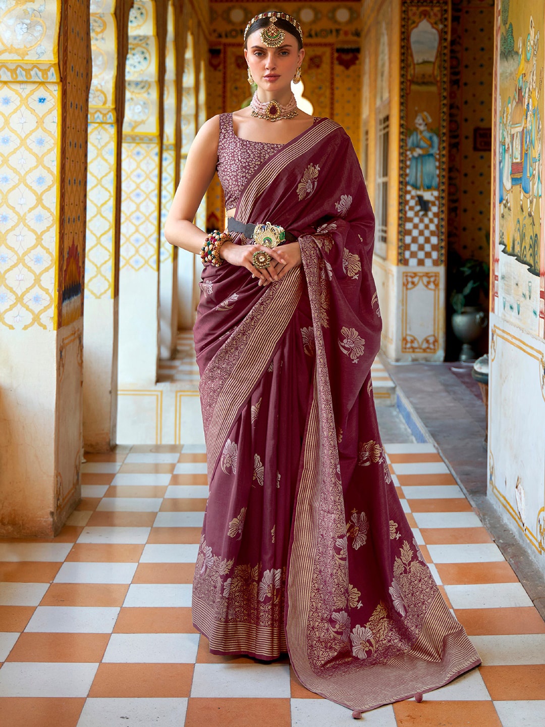 

Anouk Floral Woven Design Zari Banarasi Saree, Burgundy