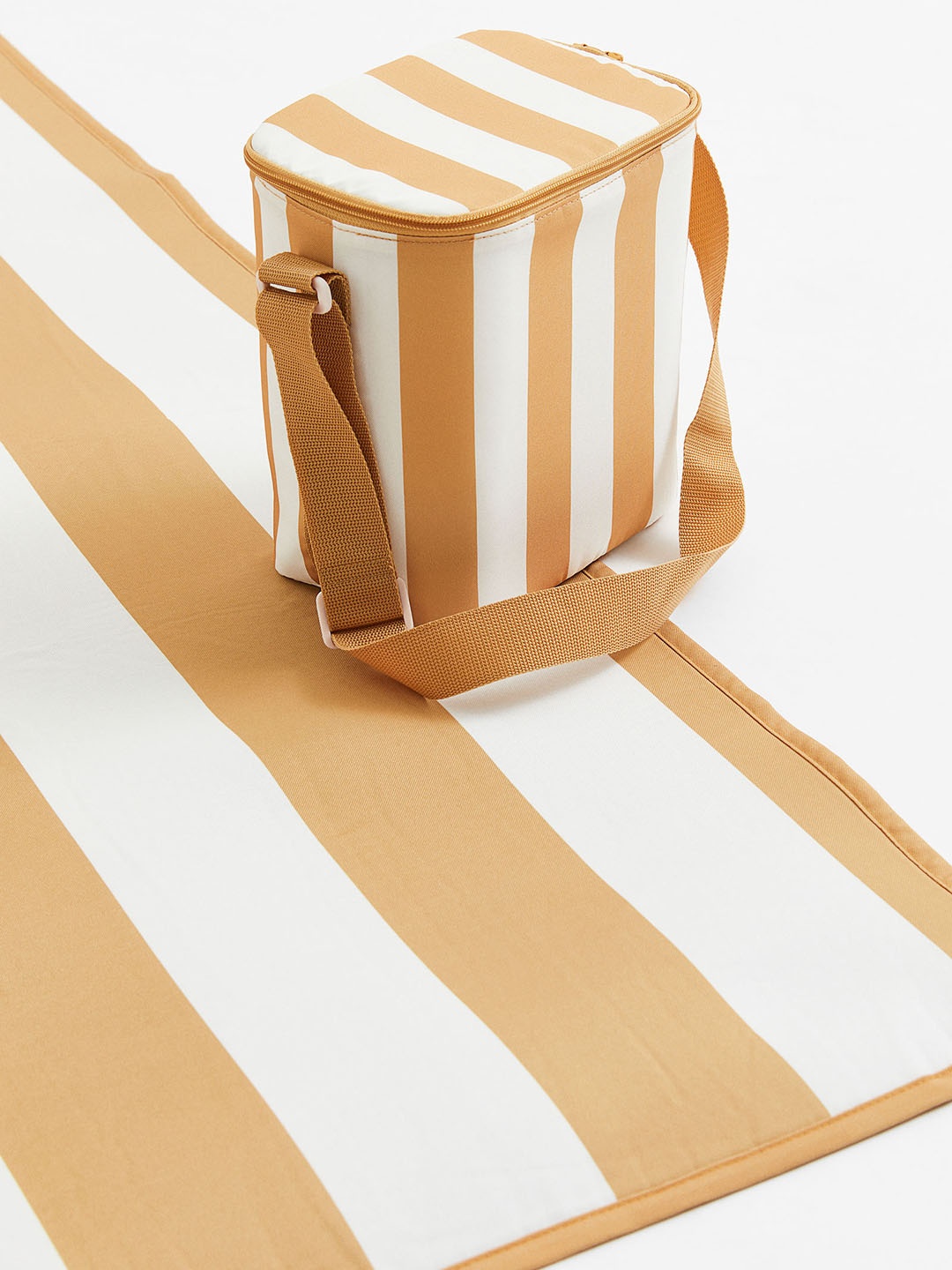 

H&M Cool Bag with A Shoulder Strap, Beige