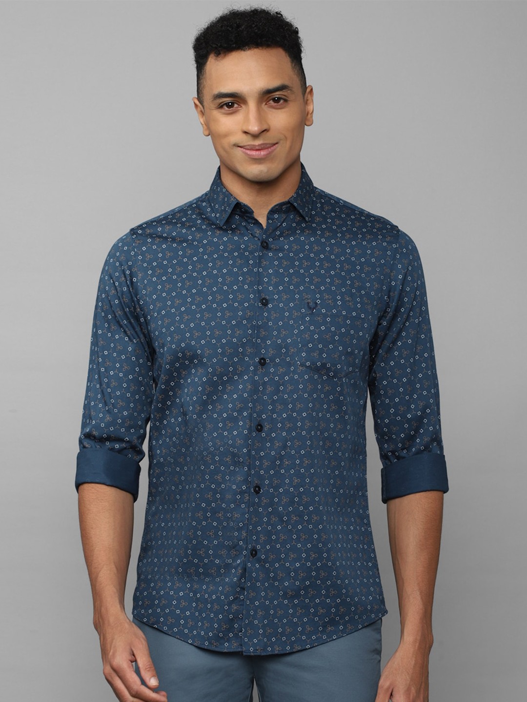 

Allen Solly Slim Fit Geometric Printed Pure Cotton Casual Shirt, Navy blue