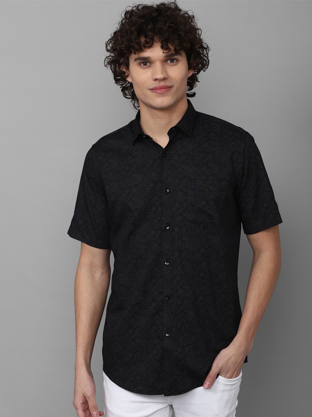

Allen Solly Slim Fit Floral Printed Casual Shirt, Black