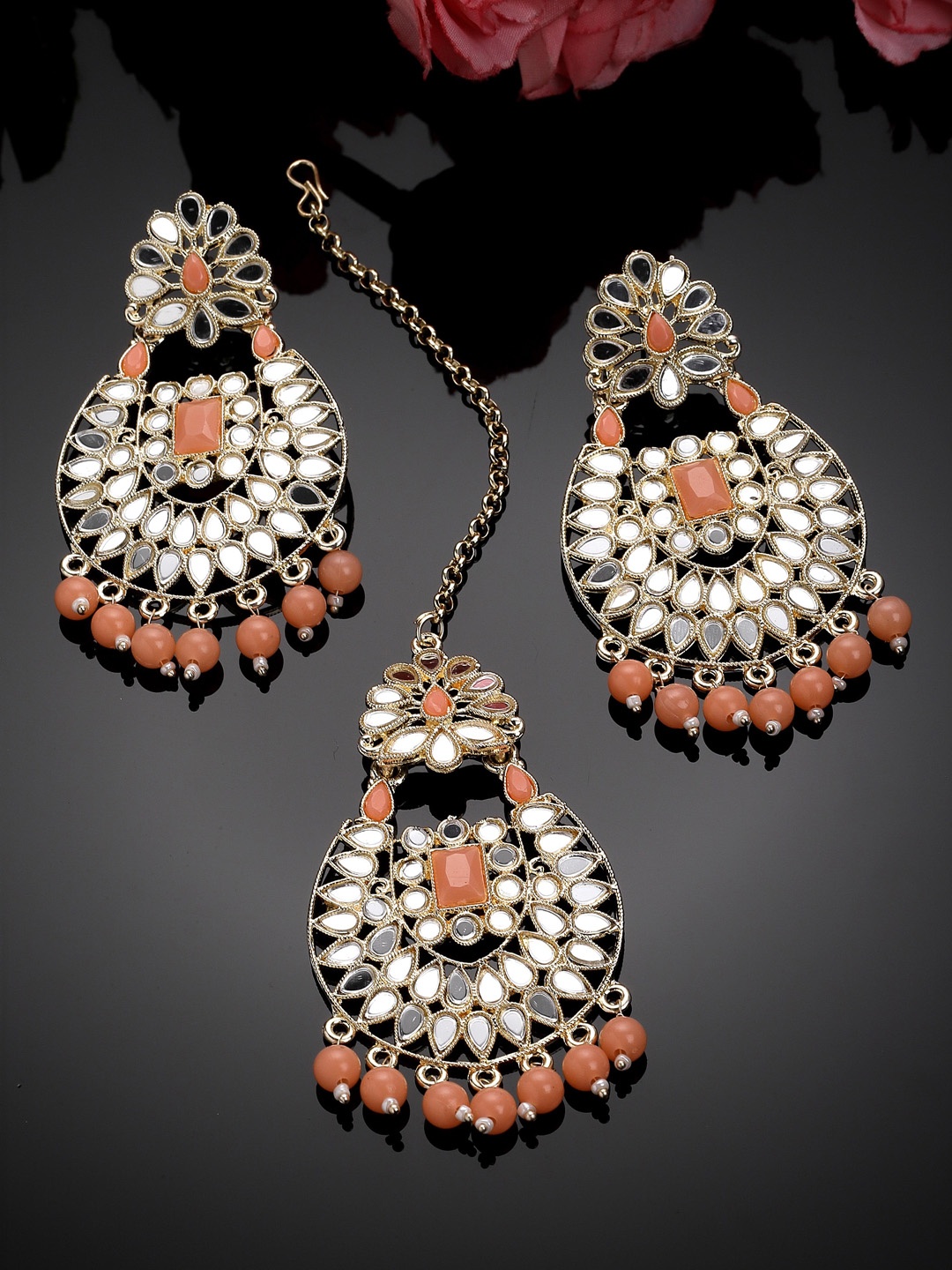 

KARATCART Gold-Plated Kundan-Studded & Beaded Earring and Maangtikka Set